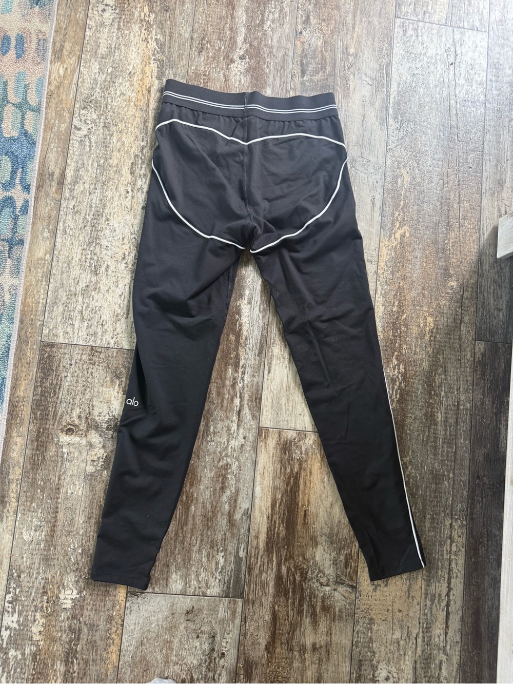 Alo Yoga Airbrush High-Waist Heart Throb leggings in black/white - Picture 6 of 6